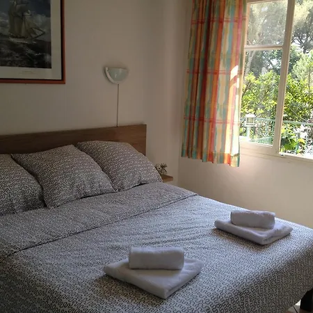 Hotel De La 2*