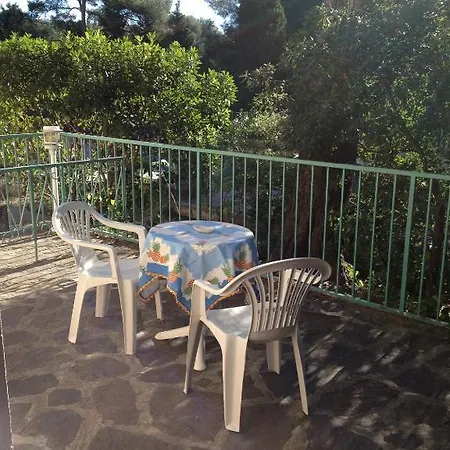 Hotel De La 2*