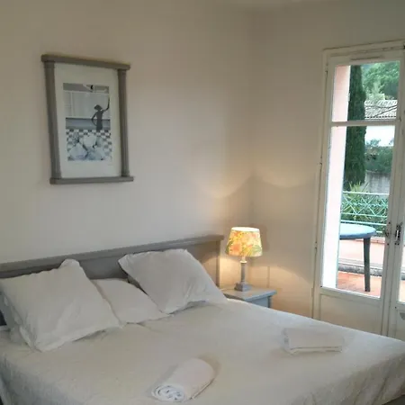 Hotel De La 2*
