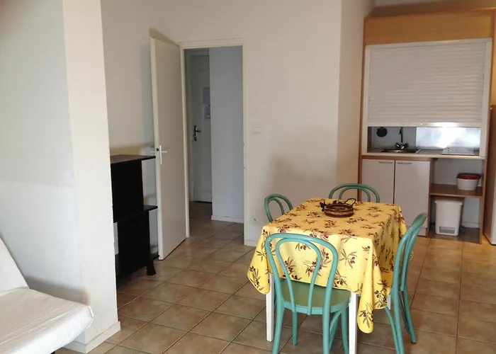 Hotel De La 2*