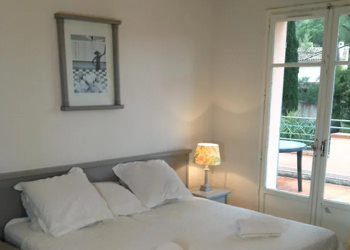 Hotel De La 2*